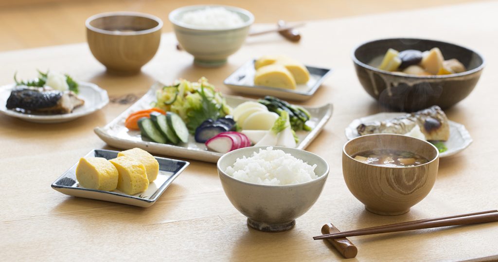 โอฮาโยะ โกไซมัส: อรุณสวัสดิ์ด้วยมื้อเช้าสุขภาพดีแบบญี่ปุ่น